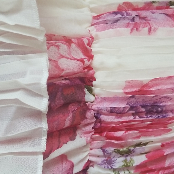 Tier of Roses Off the Shoulder Maxi NWOT - Picture 5 of 6